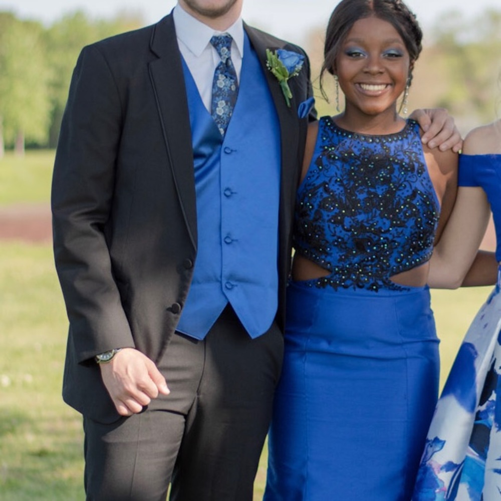 PROM DRESS - Picture 3 of 7
